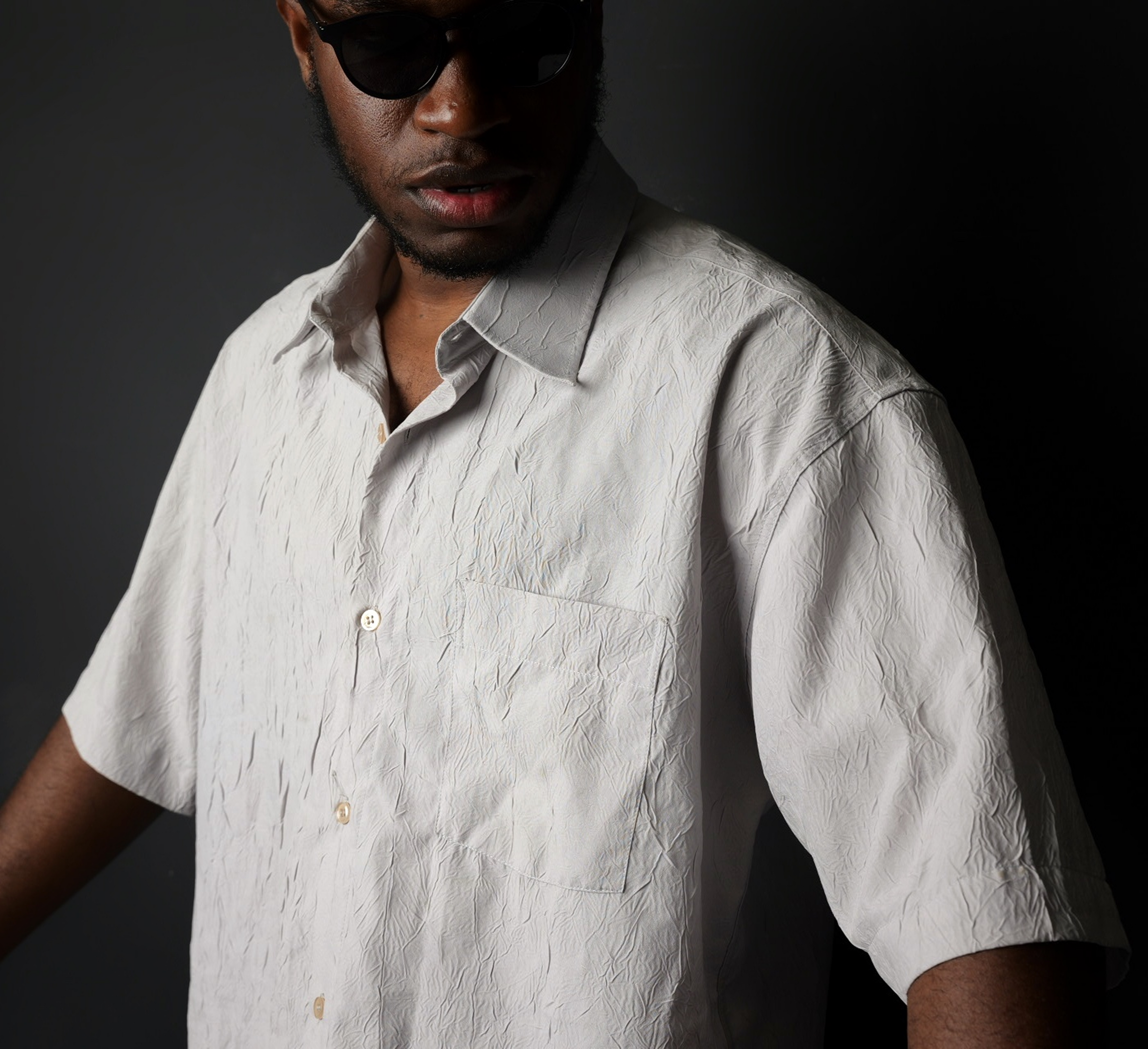 Men’s Off-White Crinkle Texture Short Sleeve Button-Down Shirt