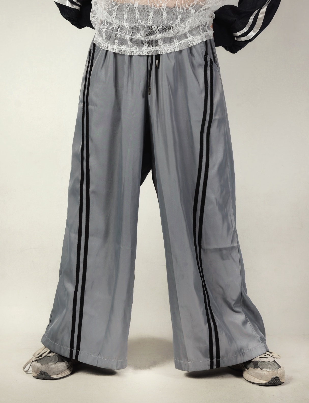 On Line Baggy Pants
