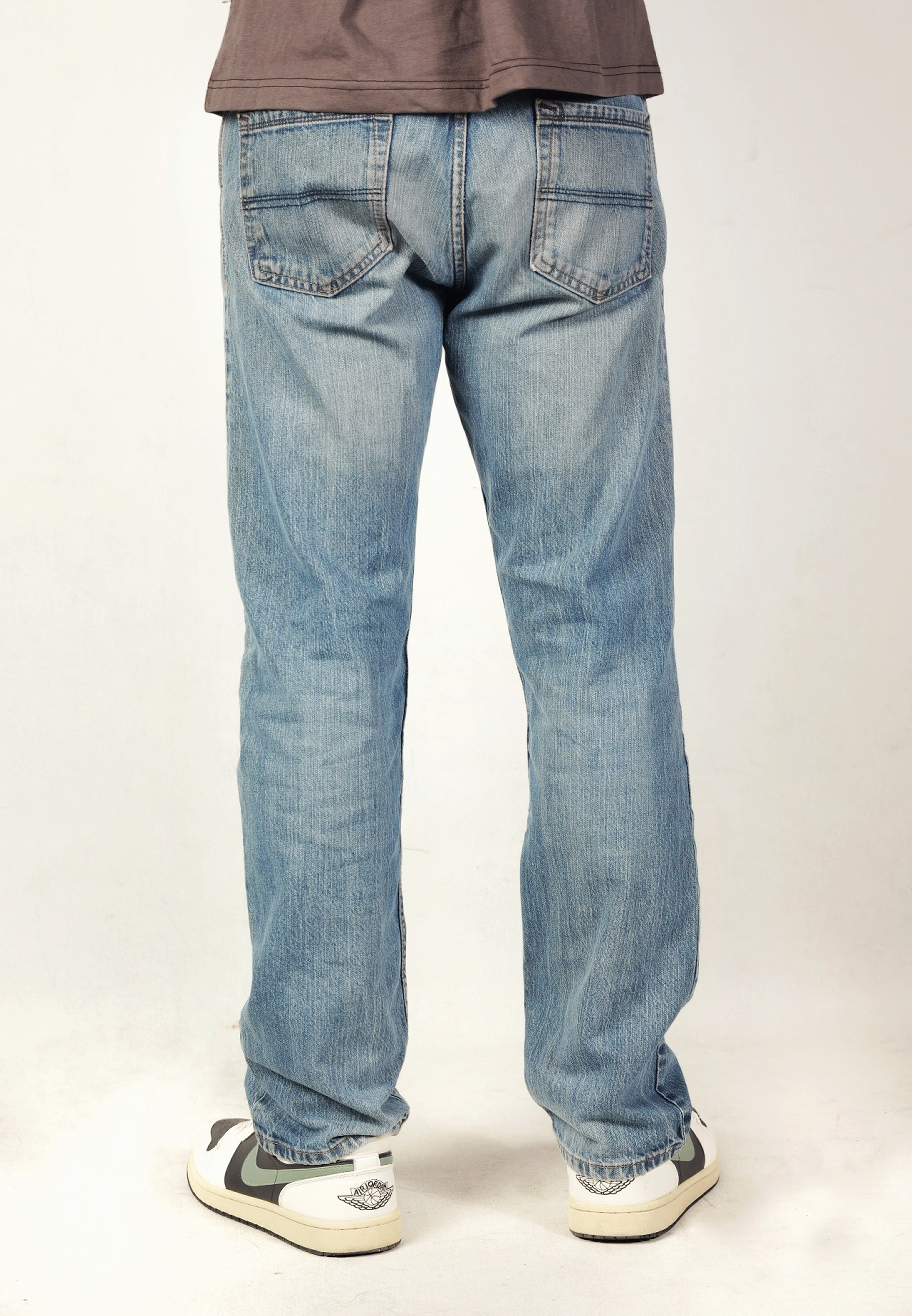 Men’s Light Wash Straight Leg Jeans
