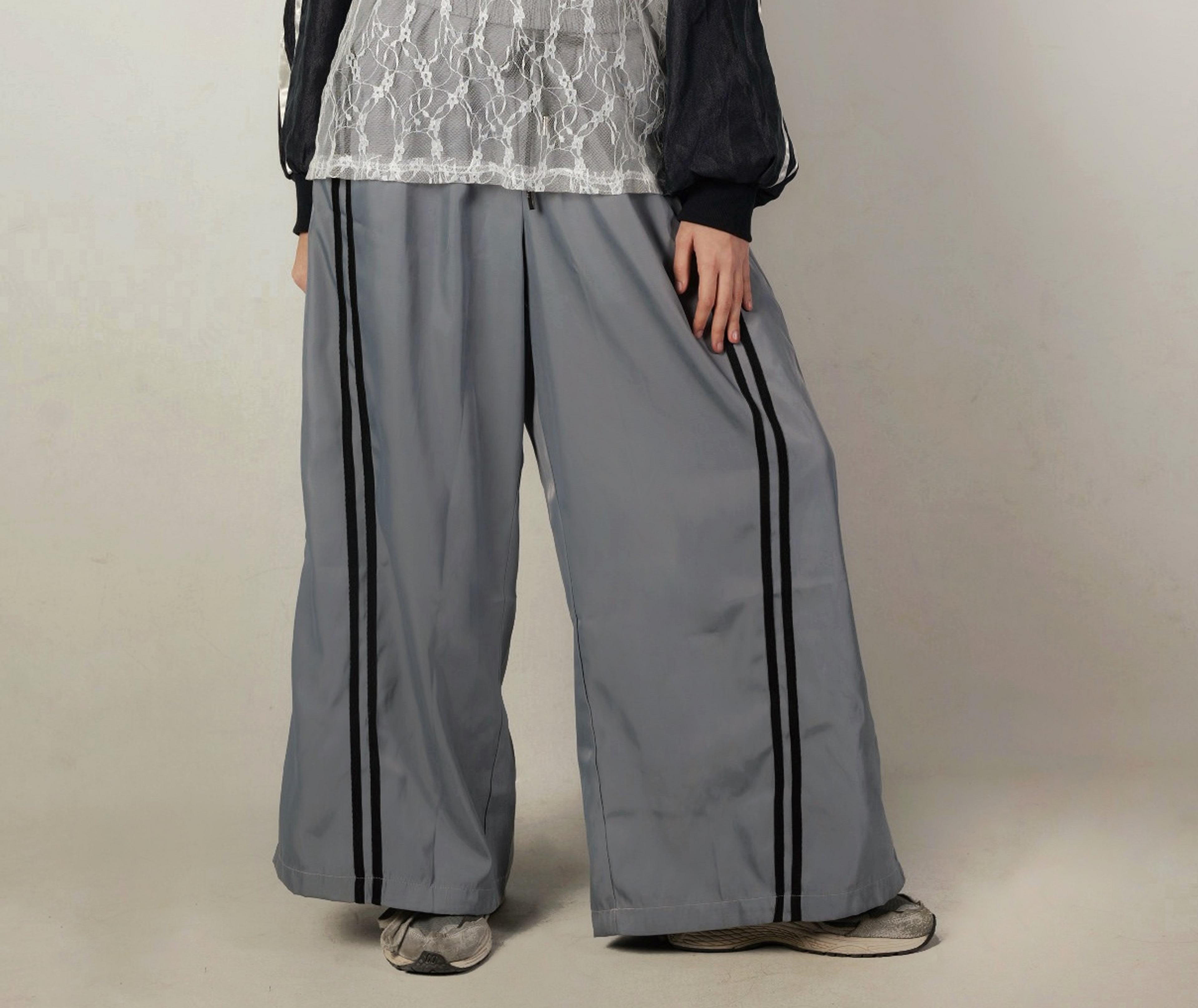 On Line Baggy Pants