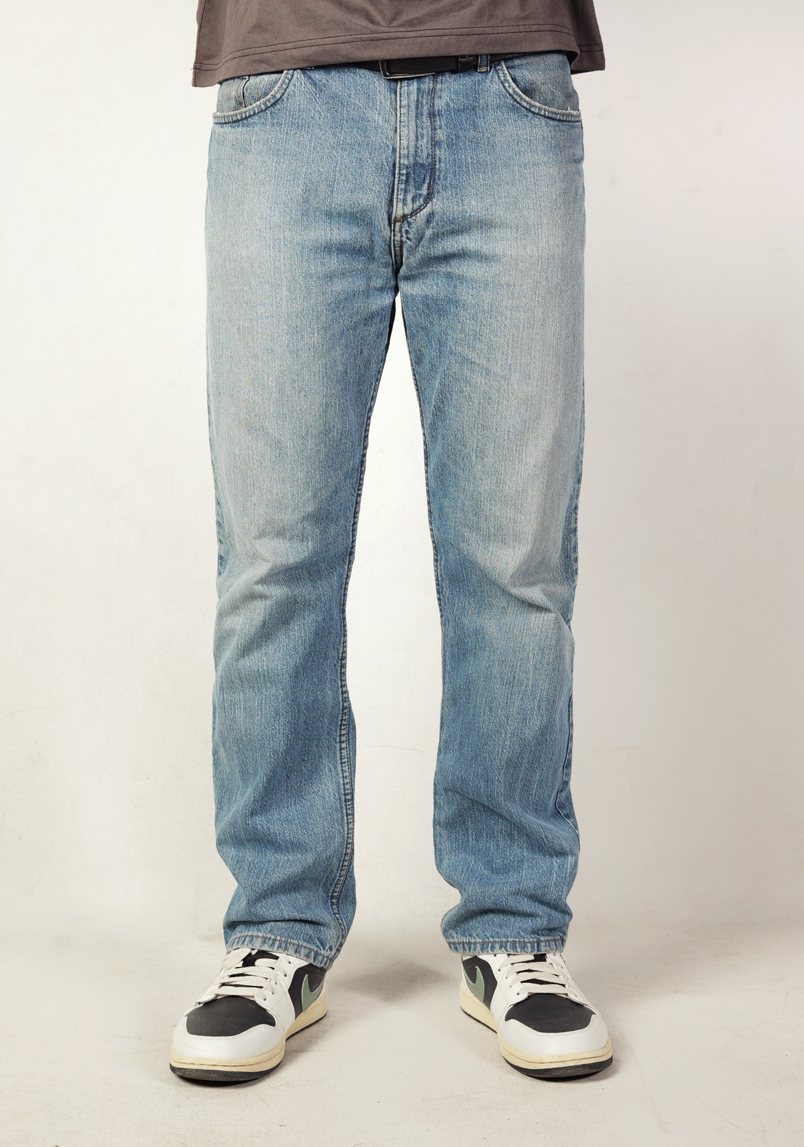 Men’s Light Wash Straight Leg Jeans